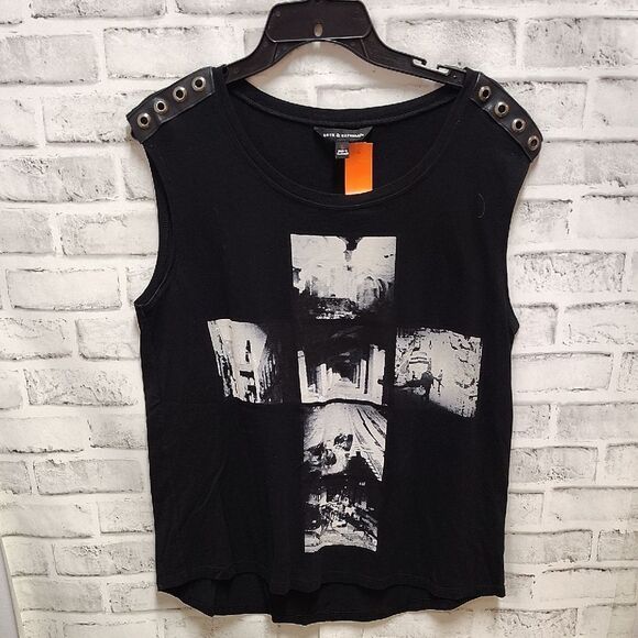 Rock & Republic Black Muscle Tee with Graphic Design and Sleeveless Style - Picture 1 of 3